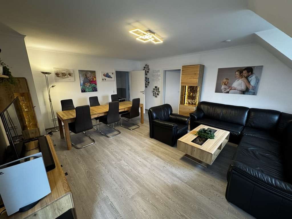 Immobilie in Röttenbach - Schicke 4-Zimmer Maisonette-Wohnung (2. OG u. DG) in Ortsrandlage von Röttenbach! - Bild 1