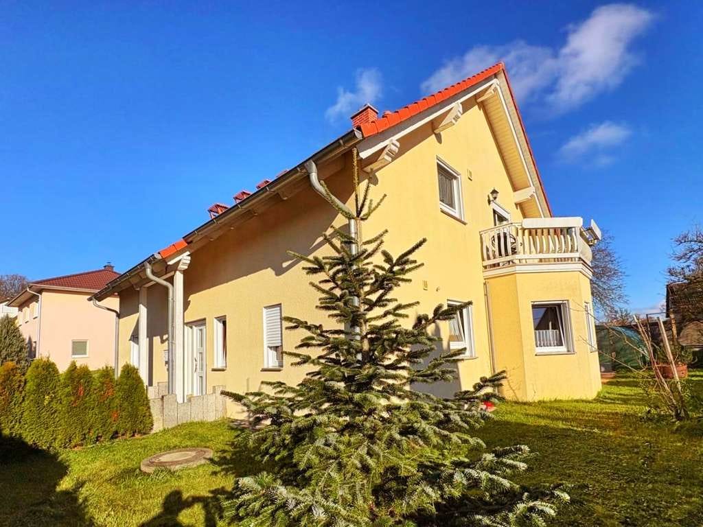 Immobilie in Berglen - *Gelegenheit!*
Klasse Zweifam.-Haus mit ELW! Ebenerdiger Garten!
 - Bild 0