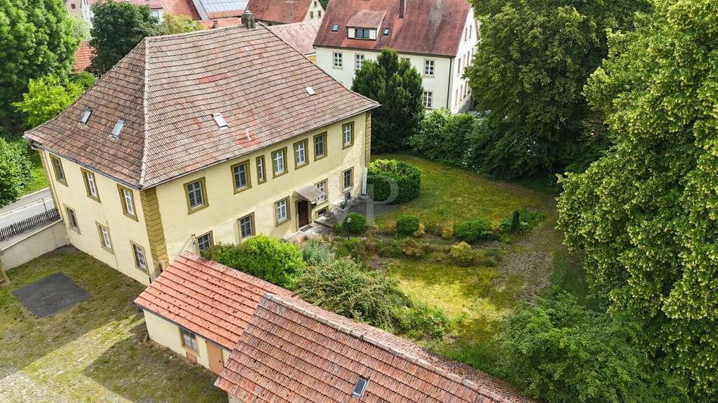 Immobilie in Dettelbach - Wo Geschichte auf Zukunft trifft: Schloss Schernau als Ihr neues Refugium - Bild 2