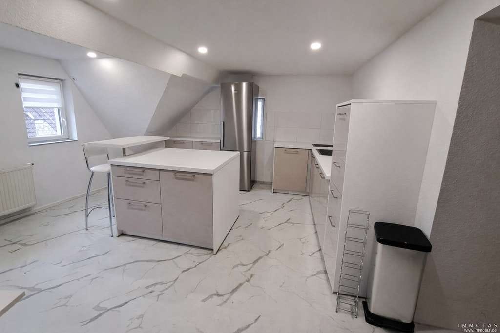 Immobilie in Bobenheim-Roxheim - 3-Zimmer-Maisonette-Wohnung im Dachgeschoss und Spitzboden; mit Garage - frei nach Vereinbarung - Bild 1