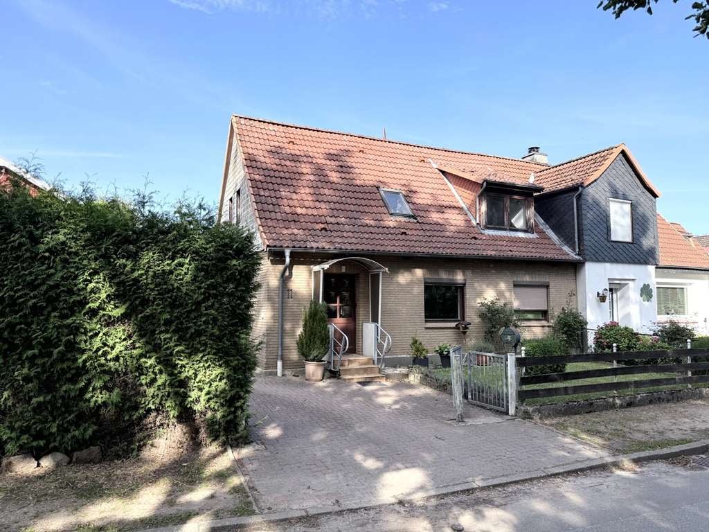 Immobilie in Malente - Ländlich leben, individuell gestalten – Doppelhaushälfte mit Garten - Bild 0