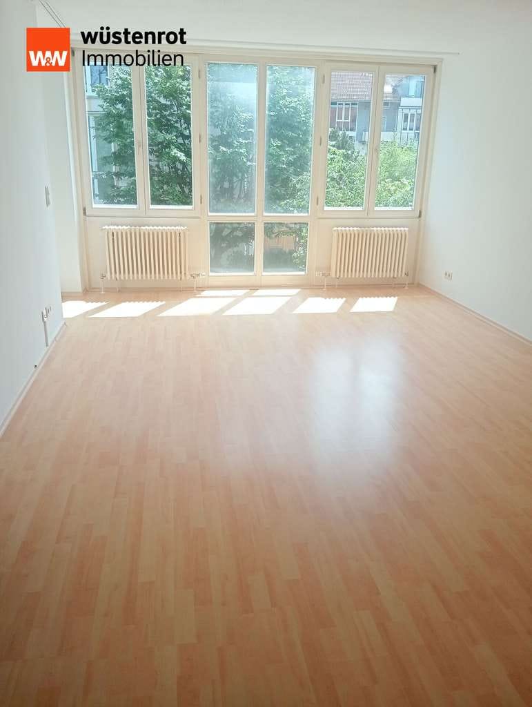 Immobilie in Bad Tölz - Sonnige 2 Zimmerwohnung mit Balkon in Bad Tölz , zur Stadtmitte nur ca. 8 Gehminuten. Ca.57 m². TG - Bild 0
