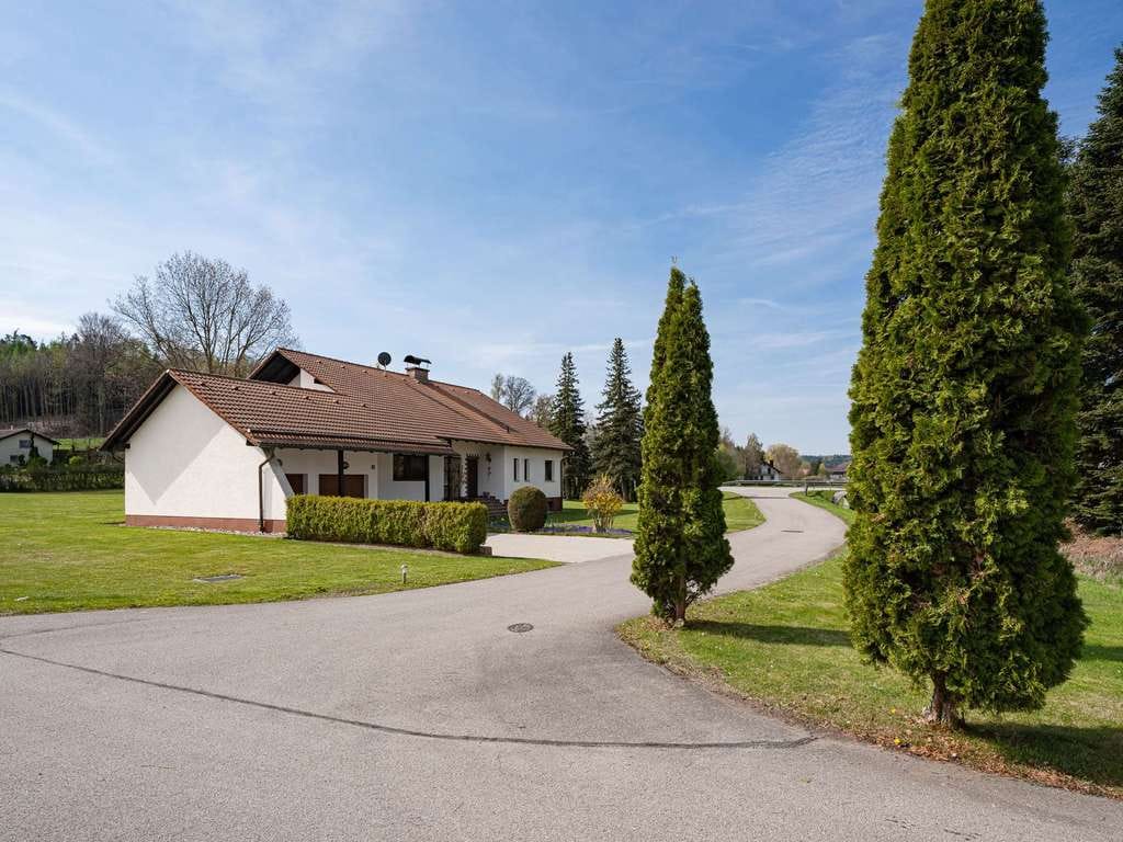 Immobilie in Laberweinting - *** Traumhafter Bungalow auf ca. 2500 qm Grundstück in toller Lage - Pferdehaltung möglich*** - Bild 2