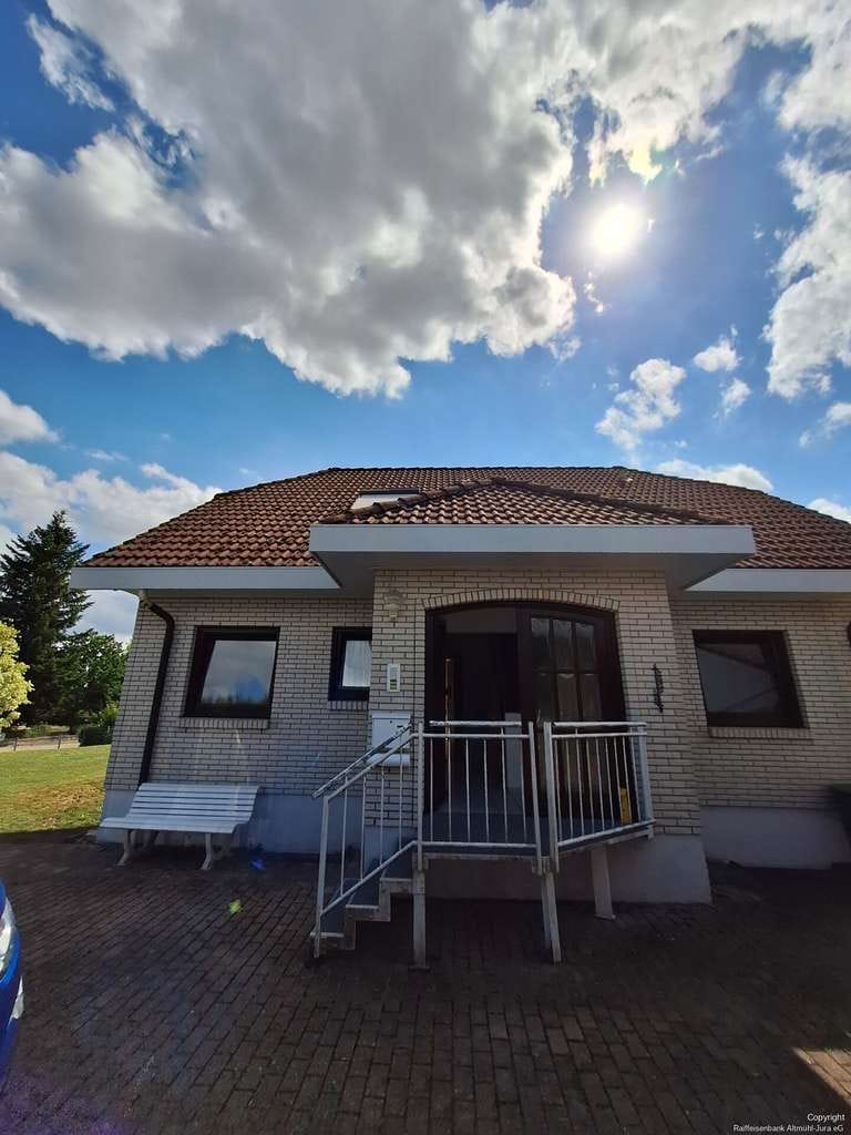 Immobilie in Greding - Ein- bzw. Zweifamilienhaus mit Doppelgarage und großem Garten - Bild 4