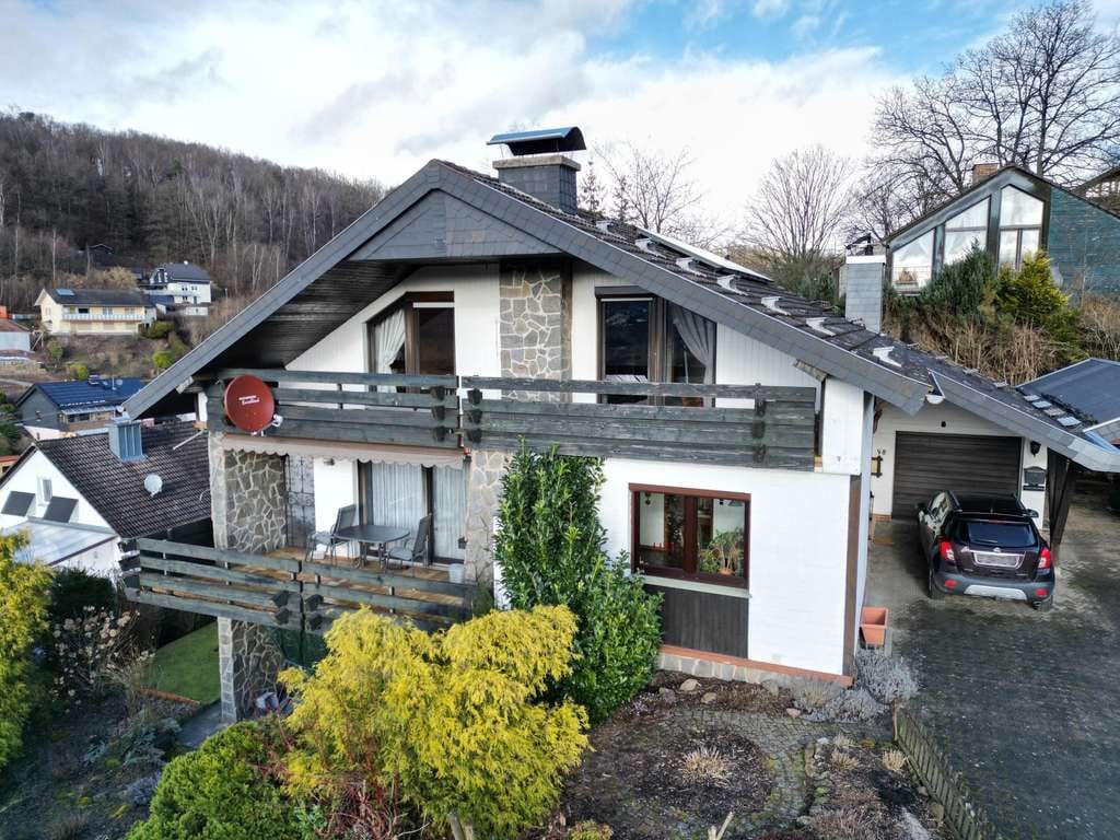 Immobilie in Flörsbachtal - Ein Zuhause für die Familie -  Einfamilienhaus mit tollem Ausblick - Bild 0