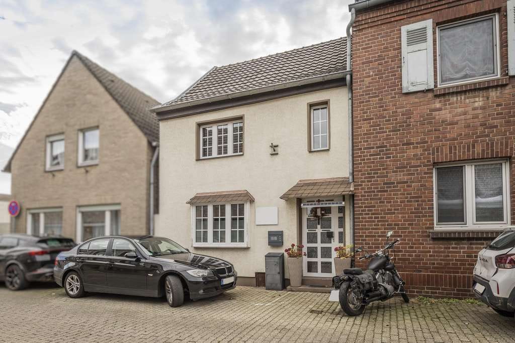Immobilie in Rommerskirchen - 2 Wohnhäuser + Nebengebäude zur Kapitalanlage - Bild 1