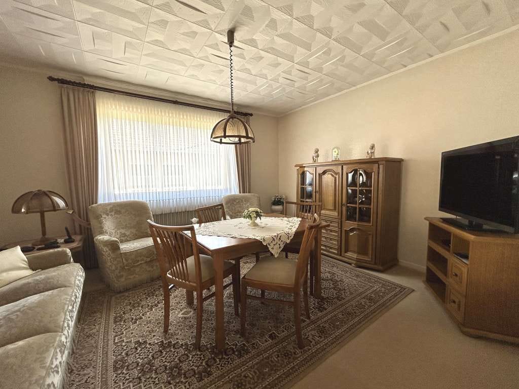 Immobilie in Zülpich - Freistehendes Einfamilienhaus mit großem Grundstück & Bachlauf - Bild 3