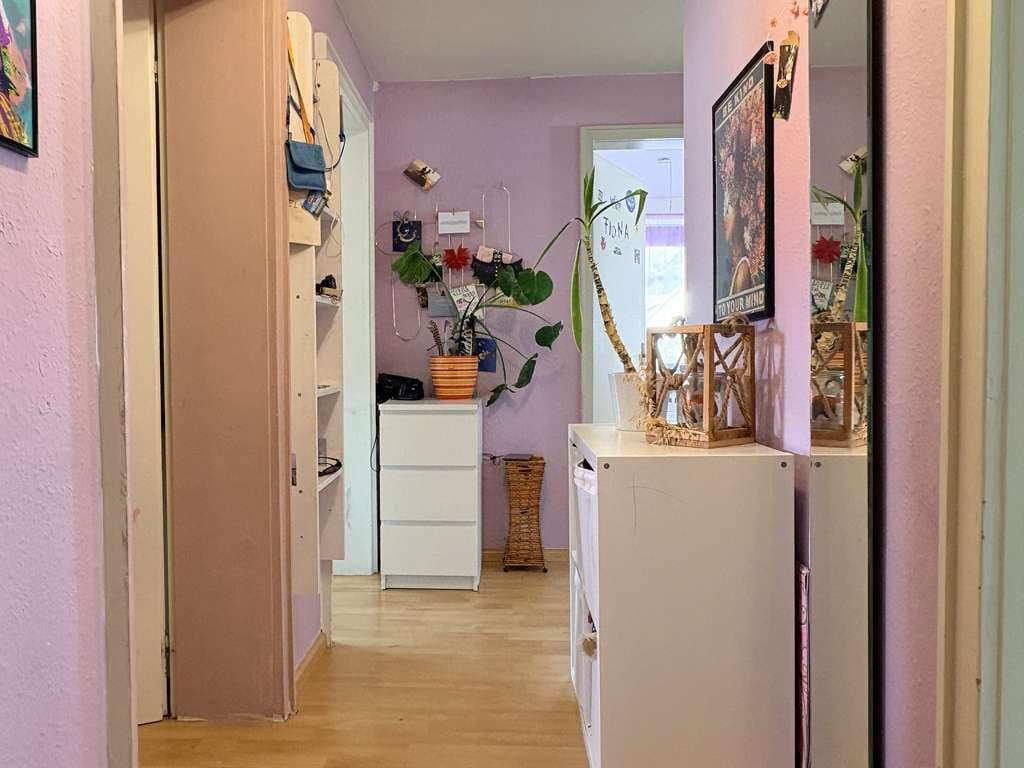 Immobilie in Buchenbach - Vermietete 3-Zimmer-Wohnung im 1.OG mit großem Balkon und KFZ-Stellplatz im Freien - Bild 1