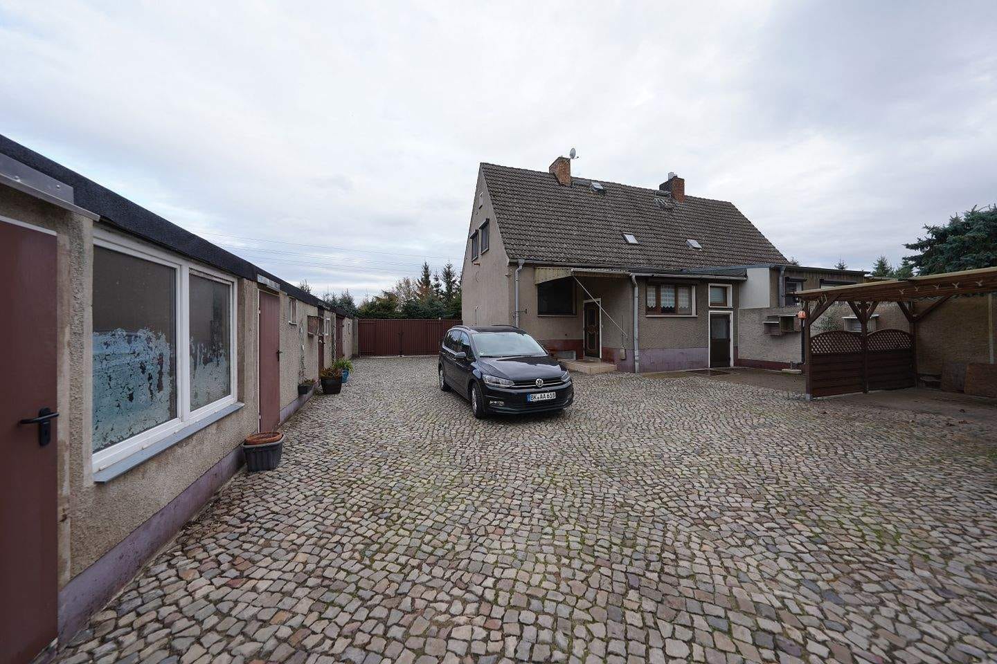 Immobilie in Burgstall - Dolle - DHH mit Garagen, Gartenhaus und Pool - Bild 4