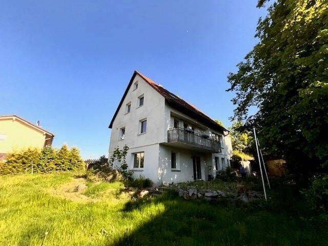 Immobilie in St. Georgen im Schwarzwald - Sehr ruhig gelegenes 1-2 Familienhaus mit Ausblick. Großer Garten. Alter Baumbestand . Sofort Frei!! - Bild 0