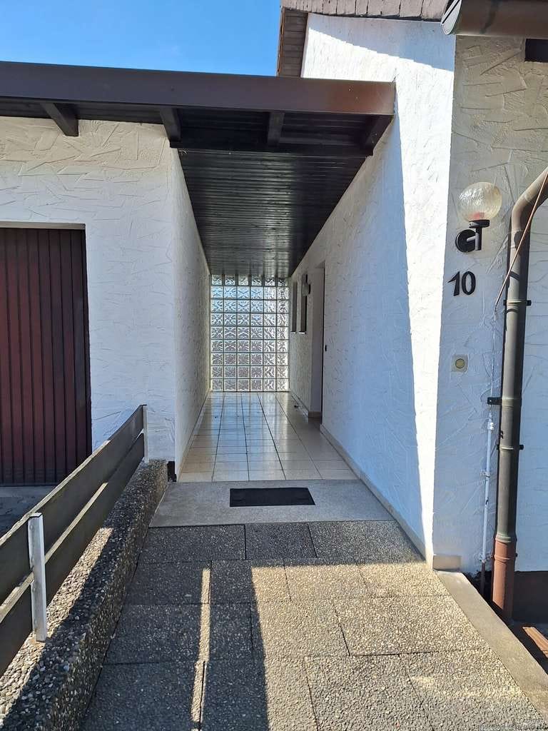 Immobilie in Greding - Großzügiges Einfamilienhaus mit Einliegerbereich, Doppelgarage und traumhaftem Fernblick - Bild 1