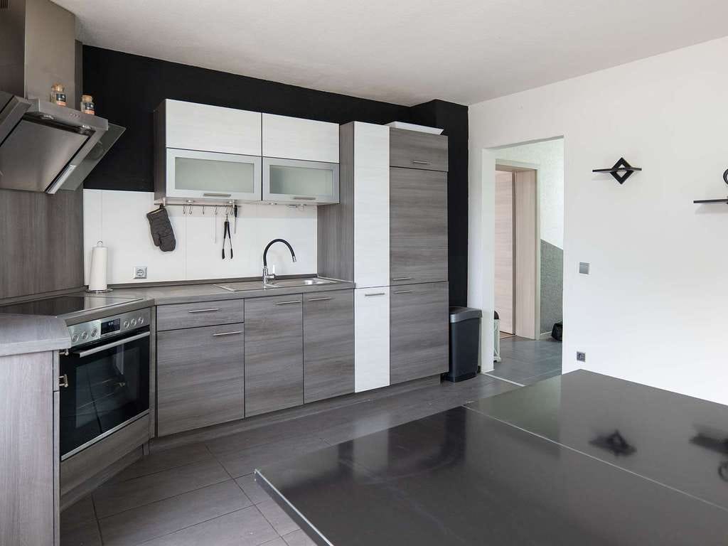 Immobilie in Ihrlerstein - Freistehendes Zweifamilienhaus auf ca. 2.115 m² Grundstück – Ruhe, Weitblick & Gestaltungspotenzial - Bild 1