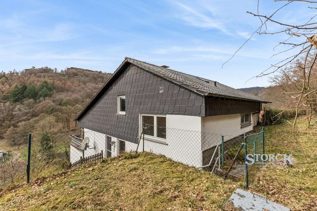 Immobilie in Wilgartswiesen - Wohnen mit Burgblick - Einfamilienhaus in ruhiger Waldrandlage mit großem Grundstück - Bild 1