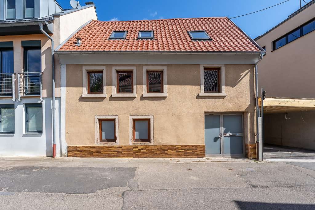 Immobilie in Neustadt an der Weinstraße - Charmantes EFH mit Innenhof & Dachterrasse in Toplage auf der Haardt – Ausbaupotenzial inklusive - Bild 1