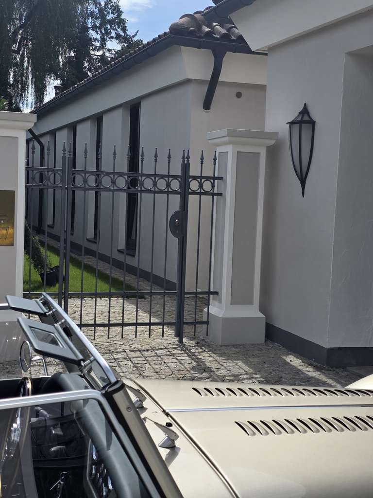 Immobilie in Kirchdorf an der Iller - Exklusives Einfamilienhaus mit bezauberndem Garten und Pool in ruhiger Lage - Bild 2