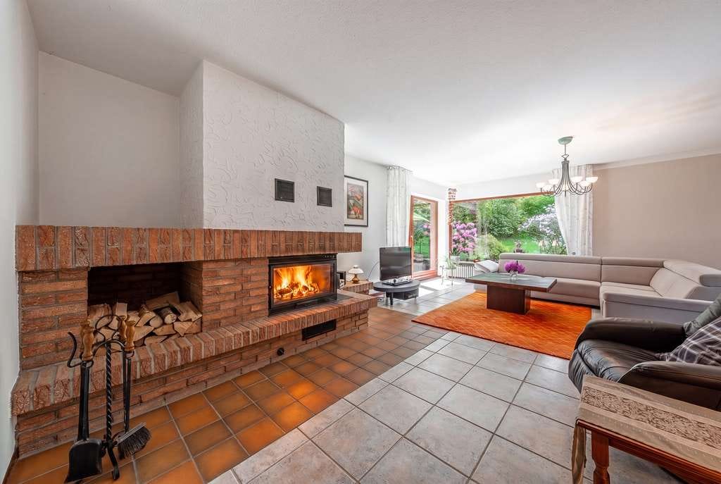 Immobilie in Fahrdorf - Großzügiges Einfamilienhaus mit Doppelgarage und Gartenparadies in Fahrdorf an der Schlei - Bild 1