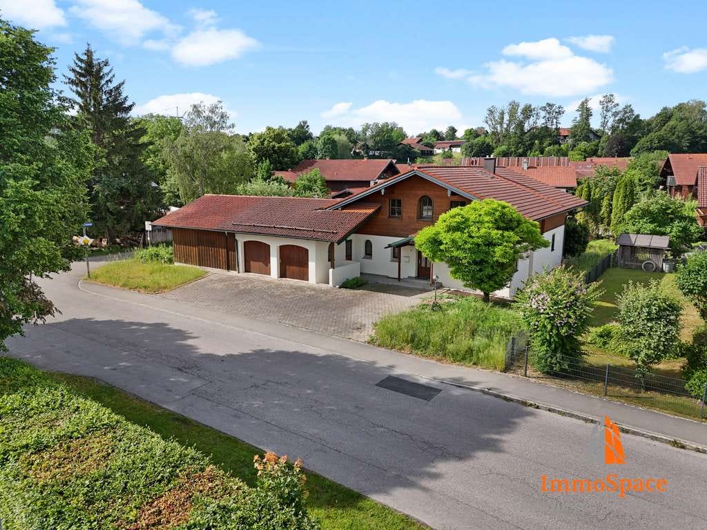 Immobilie in Fridolfing - **Traumhaus mit XL-Garten, Stadel, Doppelgarage uVm.** - Bild 0