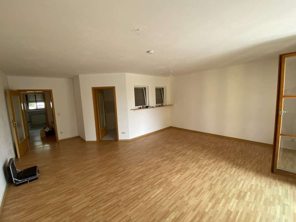 Immobilie in Beratzhausen - Helle 2–Zimmer–Wohnung mit 2 Stellplätzen in sonniger Südwestlage – Beratzhausen - Bild 2