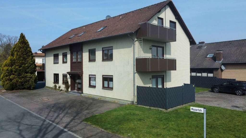Immobilie in Delbrück - Dachgeschosswohnung mit Balkon & Stellplatz – ideal für Eigennutzer oder Kapitalanleger - Bild 1