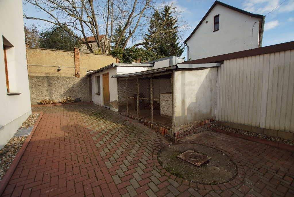 Immobilie in Halle (Saale) - Halle-Wörmlitz: Wohnhaus zum Sanieren, mit Nebengelass und Garagen, Nähe zur Saale - Bild 2