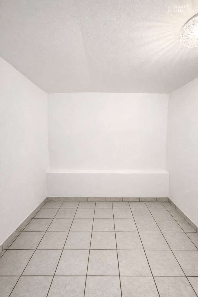 Immobilie in Heilbronn - Sanierungsbedürftiges Haus bei Heilbronn viel Potenzial zum Top-Preis - Bild 4