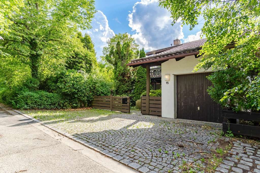Immobilie in Oberhaching - Familienidyll in Oberhaching – Reiheneckhaus mit traumhaftem Südwest-Garten - Bild 1