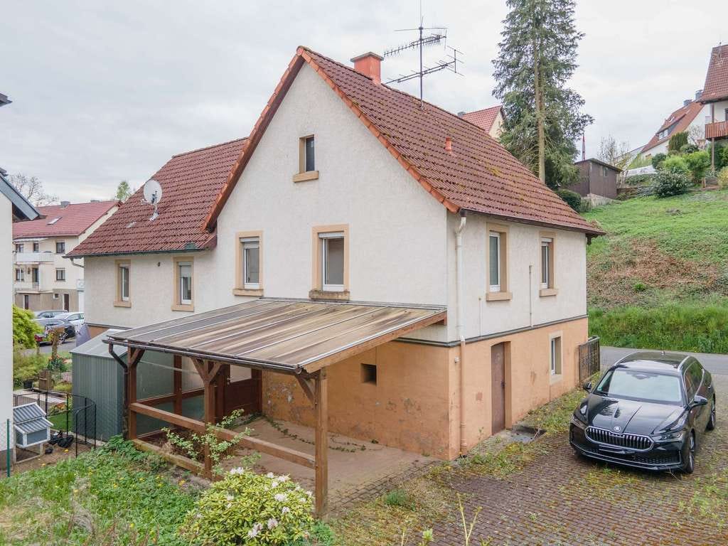 Immobilie in Mömbris - 🏡 Charmantes Einfamilienhaus mit Ausbaupotenzial in ruhiger Lage von Mömbris - Bild 1