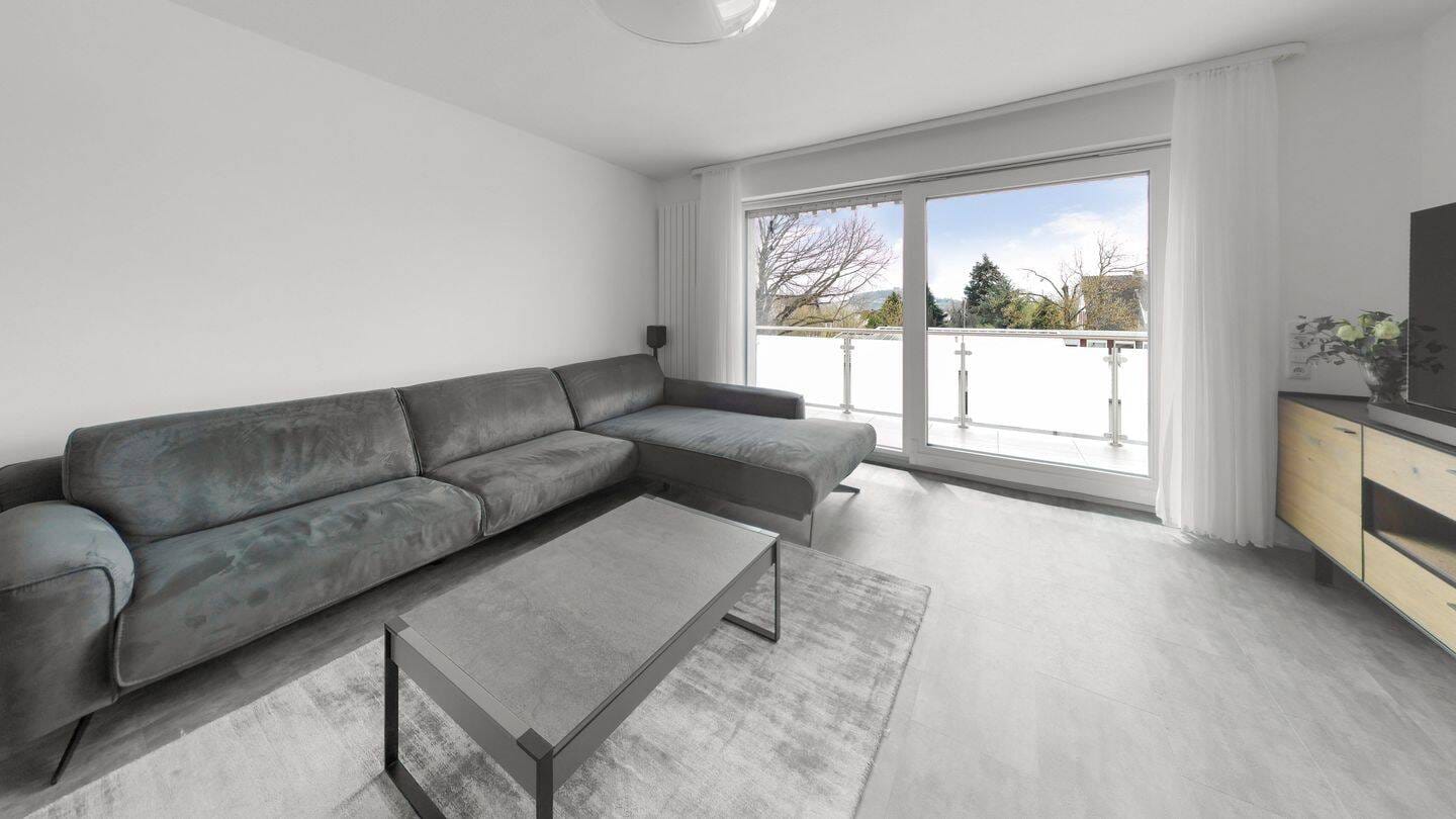 Immobilie in Kirchhain - Südsonne & Einziehen statt Renovieren - Helle 4-Zimmer-Wohnung mit Loggia und Garten - Bild 2