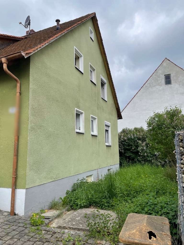Immobilie in Oberdachstetten - Renovierungsbedürftiges Haus in zentraler Lage in Oberdachstetten - Bild 3