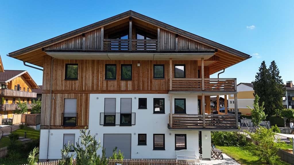 Immobilie in Bad Feilnbach - Alpenpanorama & modernes Wohnen: Exklusive 5-Zi Maisonette Wohnung mit 2 TG Plätzen - Neubau - Bild 0