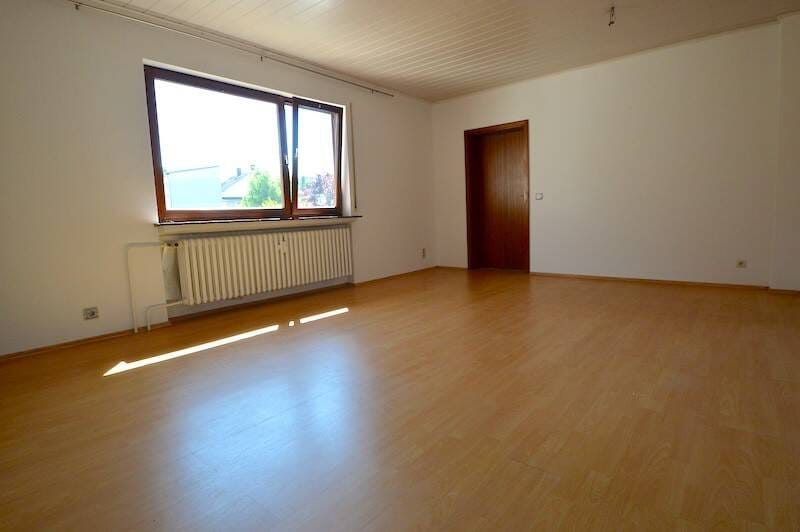 Immobilie in Budenheim - Falanga Immobilien - 1-2 Fam.Hs. mit vielfältigen Möglichkeiten & tollem Hof-/Gartenbereich in Bud. - Bild 4