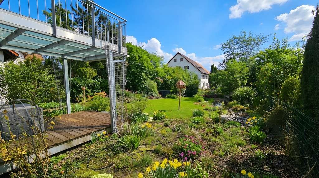 Immobilie in Grafrath - Sonnig und gemütlicher Familientraum, neuwertige EBK und Wärmepumpe, zauberhafter Garten zum Relaxen - Bild 0