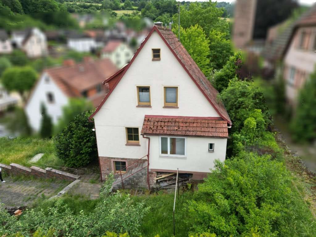 Immobilie in Wiesthal - Solide Basis für Ihr Eigenheim – Haus mit begonnenen Modernisierungen - Bild 0