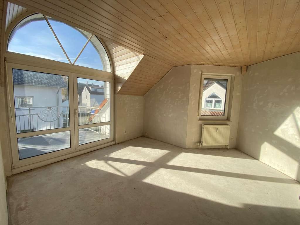 Immobilie in Kirchberg an der Murr - Lichtdurchflutete Dachgeschosswohnung und viel Platz für eigene Ideen! - Bild 3