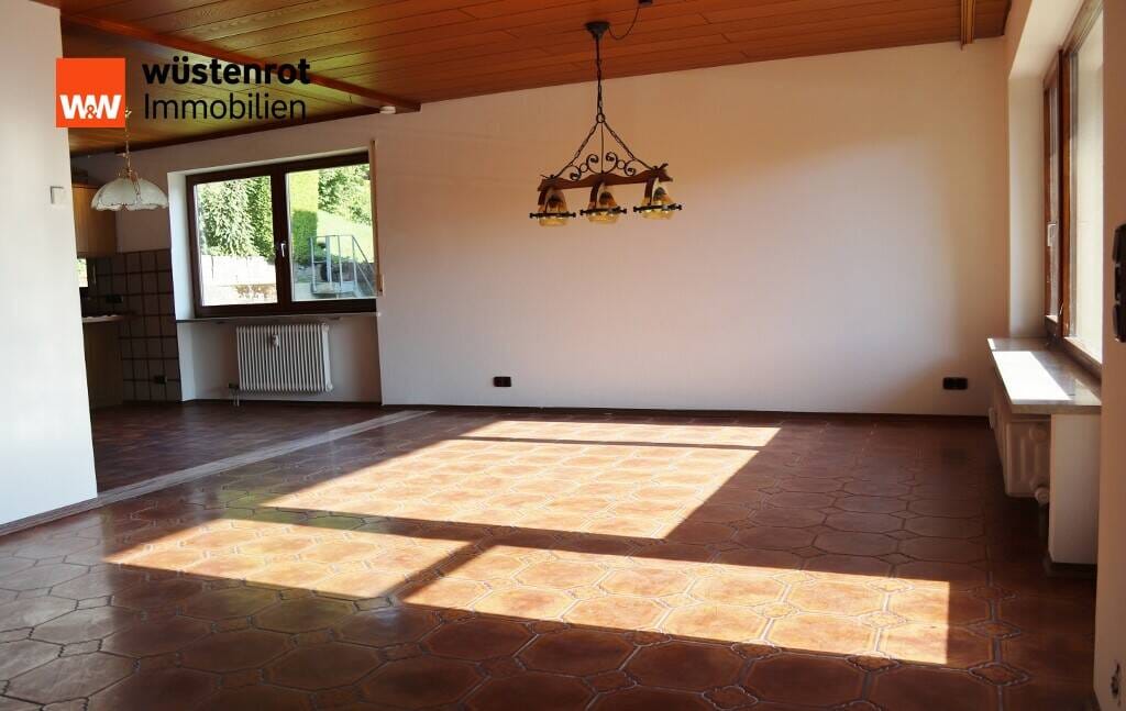 Immobilie in Wangen im Allgäu - Großzügige 4,5 - Zimmer - Etagenwohnung mit Balkon, Garage und Gartenanteil in Wangen / Epplings - Bild 0