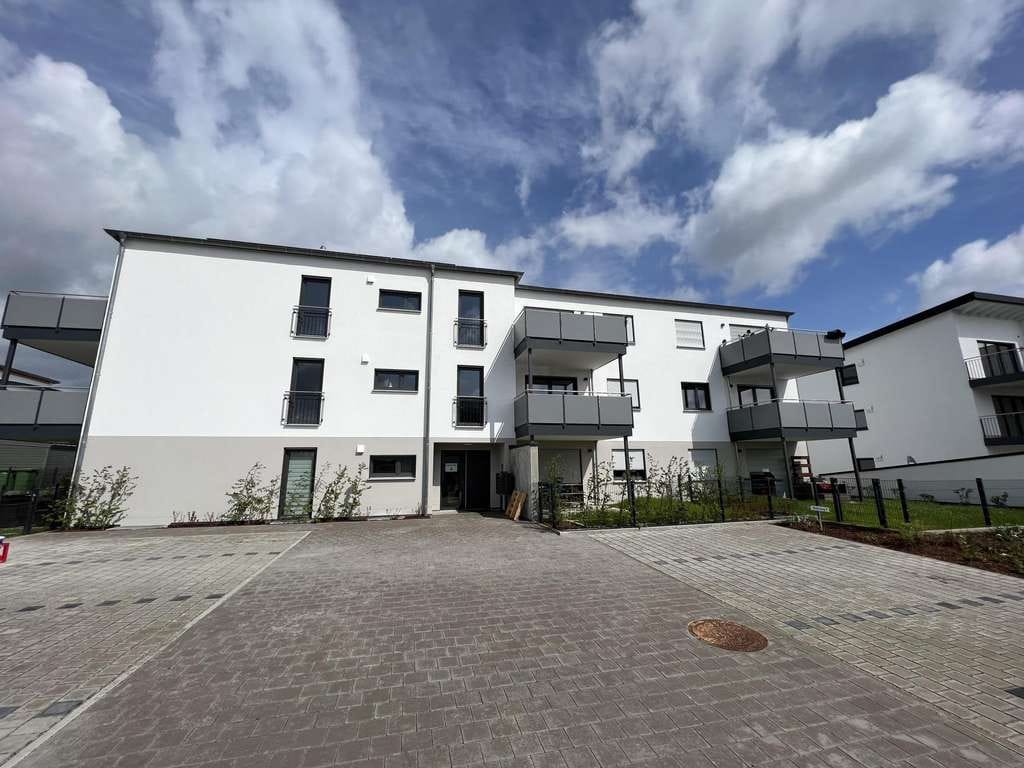 Immobilie in Ergoldsbach - Moderne 2-Zimmer-Wohnung mit Balkon & TG-Stellplatz in ruhiger Lage - Bild 0