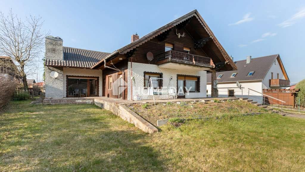 Immobilie in Nittenau - Mehrfamilienhaus mit großem Grundstück und Entwicklungsspielraum – 4 Einheiten, Balkon & Terrasse - Bild 1