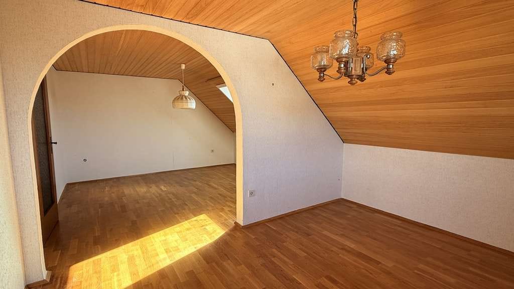 Immobilie in Schirmitz - Leerstehendes Zweifamilienhaus in ruhiger Lage von Schirmitz - Bild 4