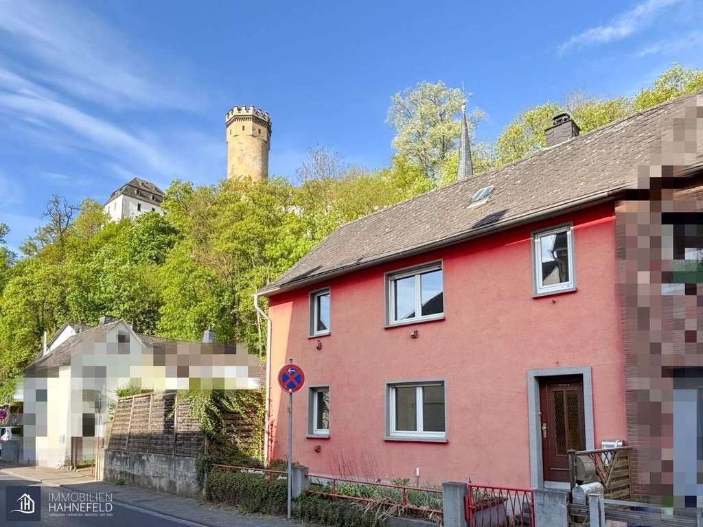 Immobilie in Runkel - Altbaucharme trifft Gestaltungsspielraum – Doppelhaushälfte mit Potenzial im historischen Ortskern - Bild 0