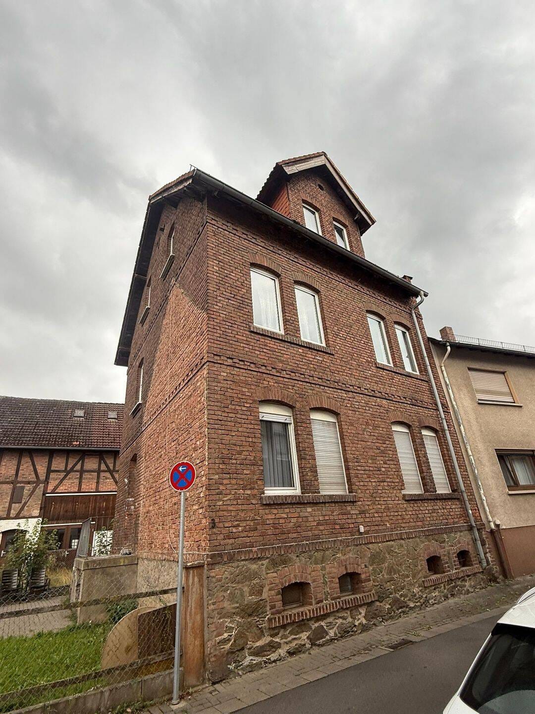 Immobilie in Wetzlar - Mehrfamilienhaus mit 3 Einheiten - zentral in Wetzlar - komplett vermietet ! - Bild 0