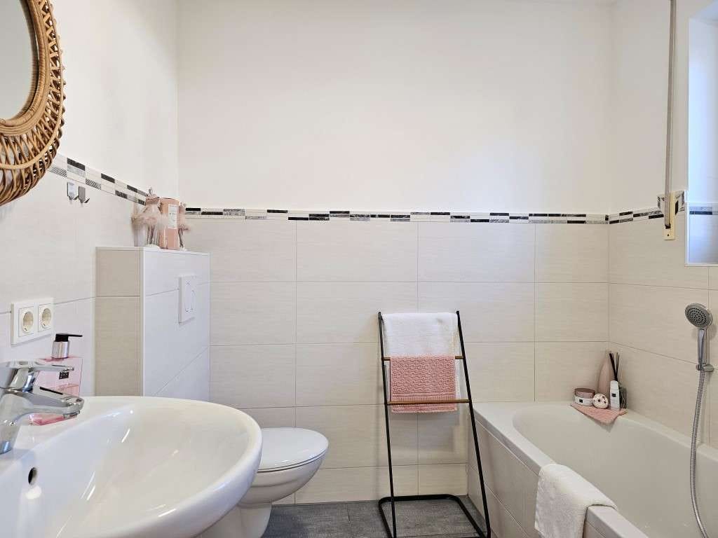 Immobilie in Aidenbach - "Freiheit und Lebenskomfort genießen...Moderne ETW auf 2 Etagen mit Balkon und Terrasse in kleiner Wohnungseigentümergemeinschaft!" - Bild 4