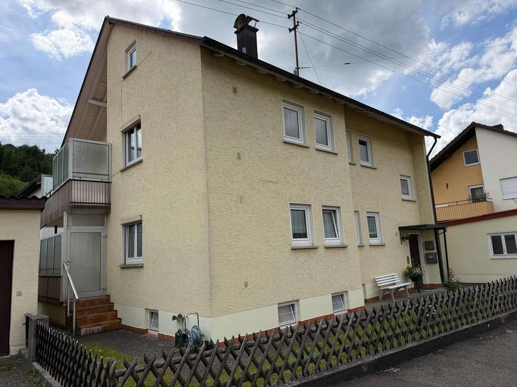 Immobilie in Königsbronn - Gepflegtes Zweifamilienhaus mit 3 Garagen & tollem Grundstück in  gesuchter Wohnlage von Königsbronn - Bild 3