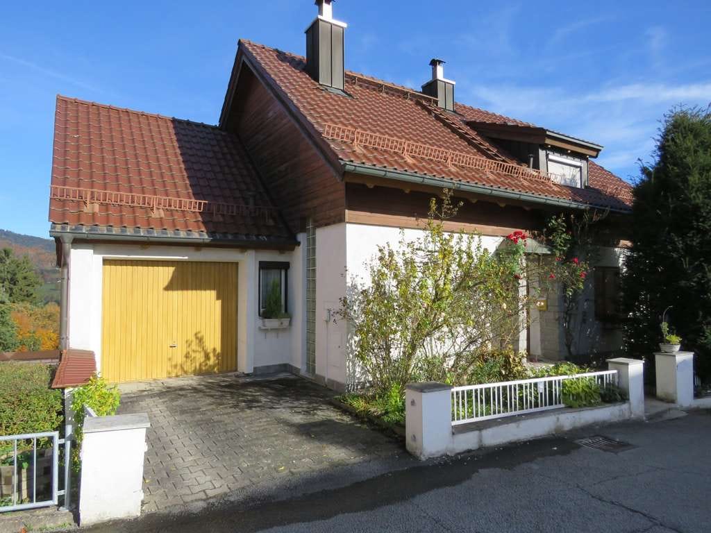 Immobilie in Deggendorf - Einfamilienhaus mit Einliegerwohnung in ruhiger Aussichtslage am Stadtrand von Deggendorf/Kohlberg - Bild 0
