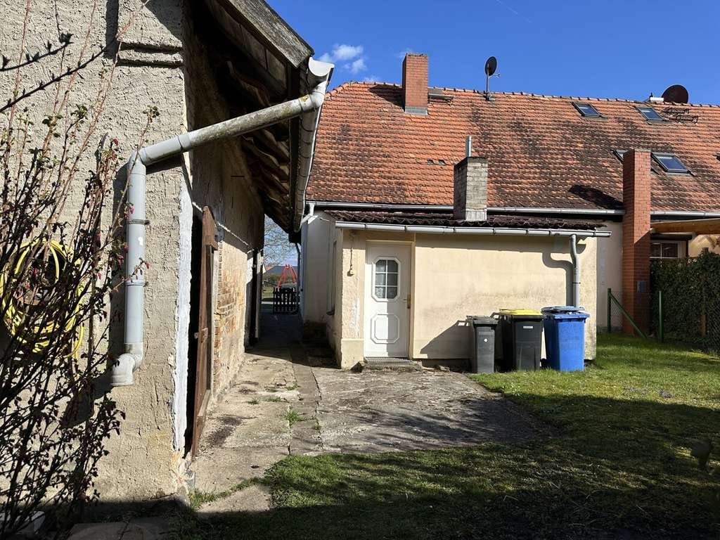 Immobilie in Hohenzieritz - Sanierungsbedürftige Doppelhaushälfte mit historischem Flair und großem Gestaltungspotenzial - Bild 3