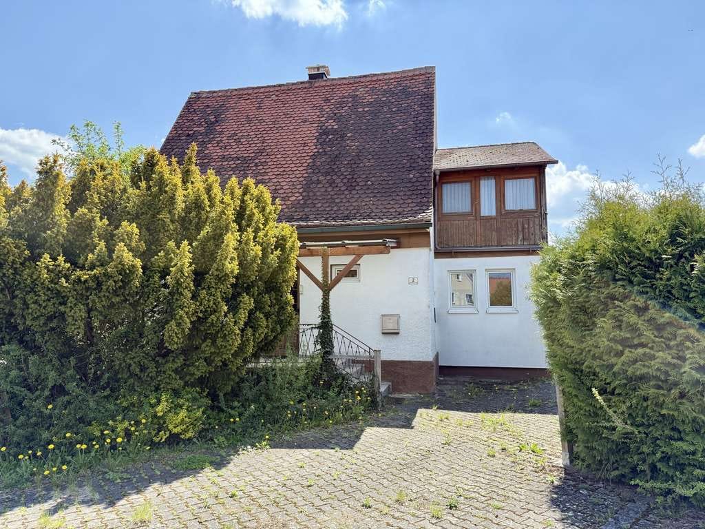 Immobilie in Möttingen - Einfamilienhaus auf außergewöhnlich großem Grundstück - Bild 1