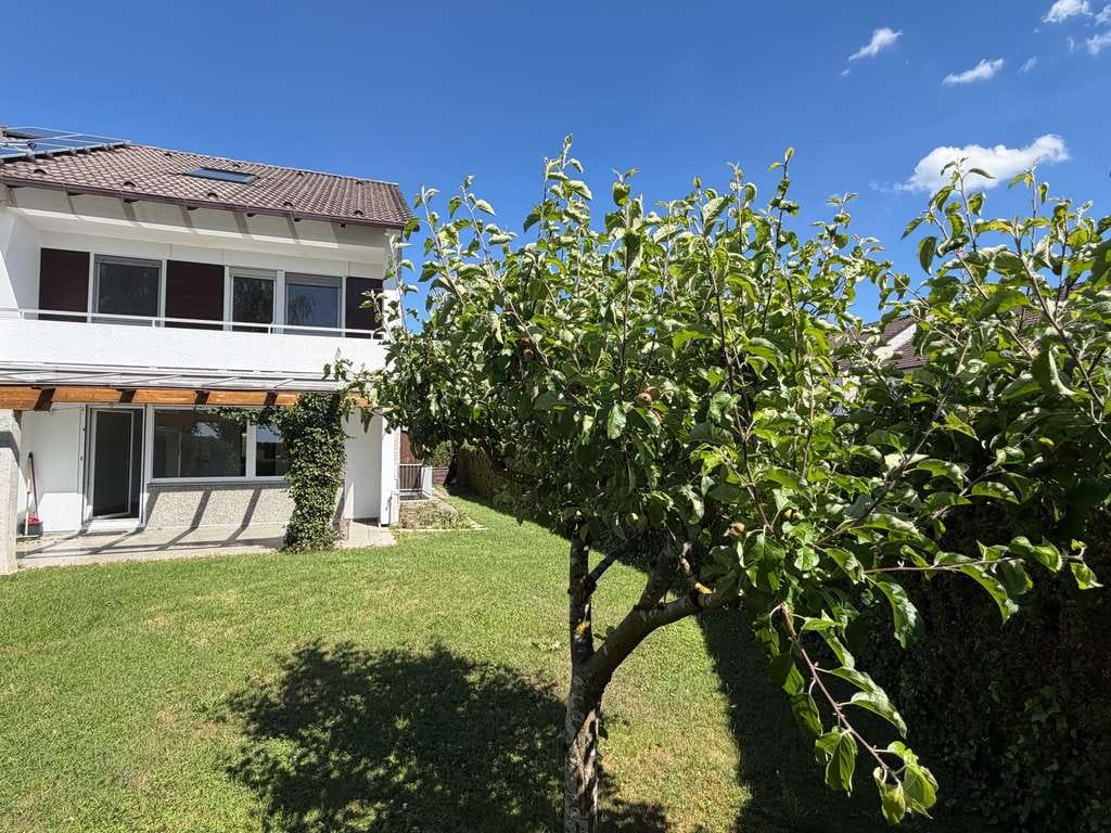 Immobilie in Höhenkirchen-Siegertsbrunn - Charmantes, top renoviertes Reiheneckhaus in toller Lage - Bild 1
