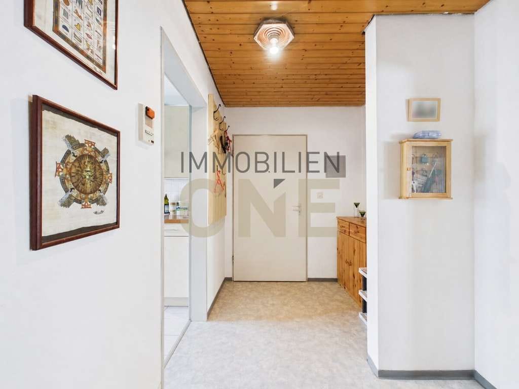 Immobilie in Regensburg - Freie 2-Zimmerwohnung mit Loggia, Tiefgarage und Blick ins Grüne - Bild 1