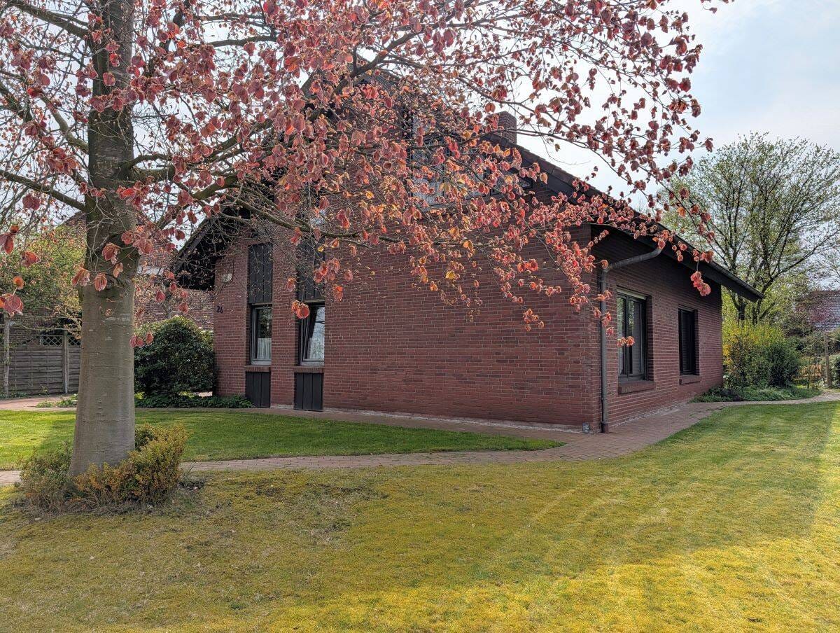 Immobilie in Uplengen - Architektenhaus in begehrter Siedlungslage von Remels - Bild 1
