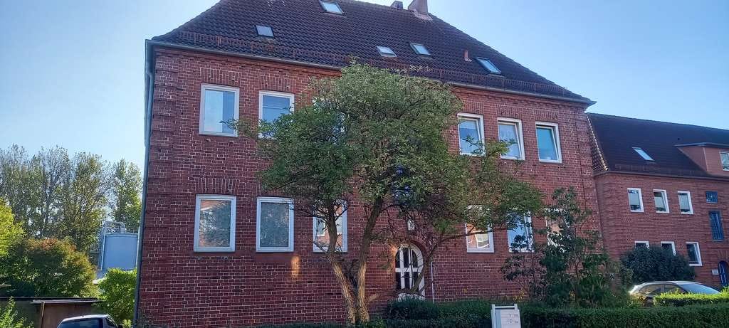 Immobilie in Lambrechtshagen - Mehrfamilienhaus in Alt Reutershagen, 5 x Wohnungen, 3 x Garagen auf 1.302 m² Grundstück...!!! - Bild 3