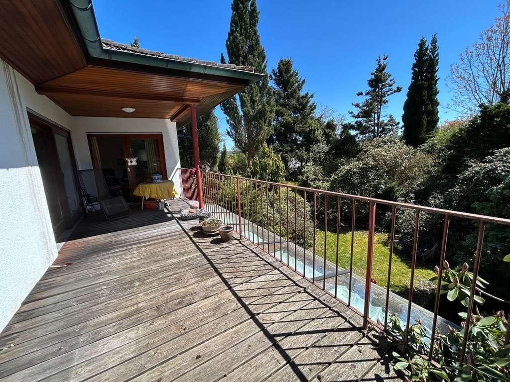 Immobilie in Neustadt an der Waldnaab - Großzügiges Wohnhaus mit traumhaften Garten und Wintergarten  in Neustadt a.d. Waldnaab - Bild 1